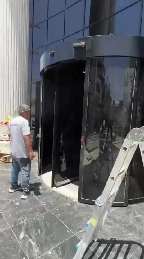 Revolving door system on-site installation, mechanical calibration, and commissioning
